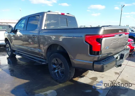 2023 Ford F-150 Lightning Lariat z USA, uszkodzony, nr VIN 1FTVW1EL4PWG02744